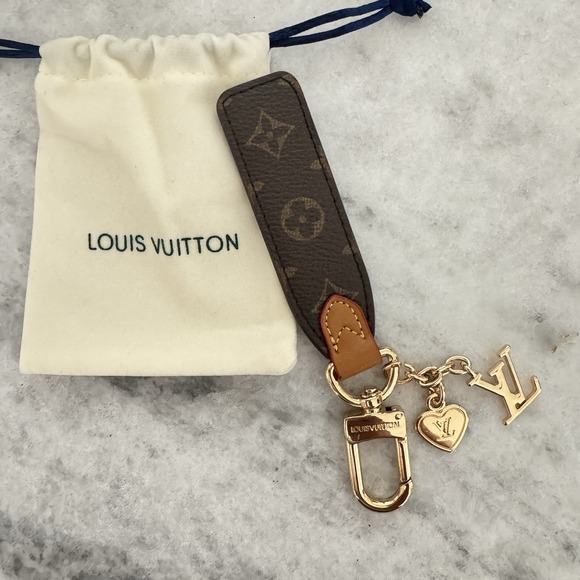 Louis Vuitton Monogram Key Chain LV Initials Heart Charm Gold Hardware - Picture 8 of 8